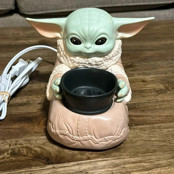 SCENTSY Home Star Wars The Mandalorian Baby Yoda,The Child Wax Melt Warmer - Picture 3 of 12